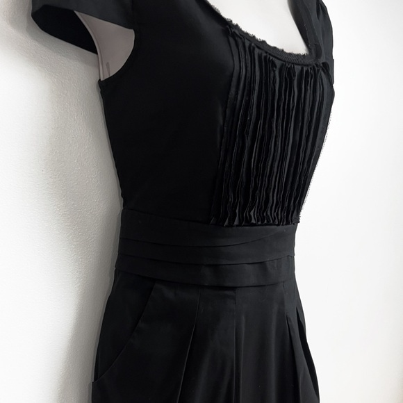 BCBG Maxazria Scoop Neck Cap Sleeve Ruffle Accent Pleated Mini Dress Black Sz 2 - Picture 3 of 11